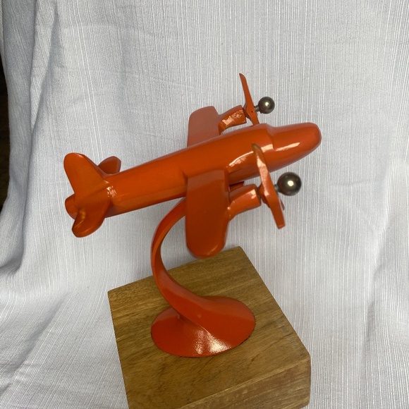 Plane decor - Picture 1 of 3